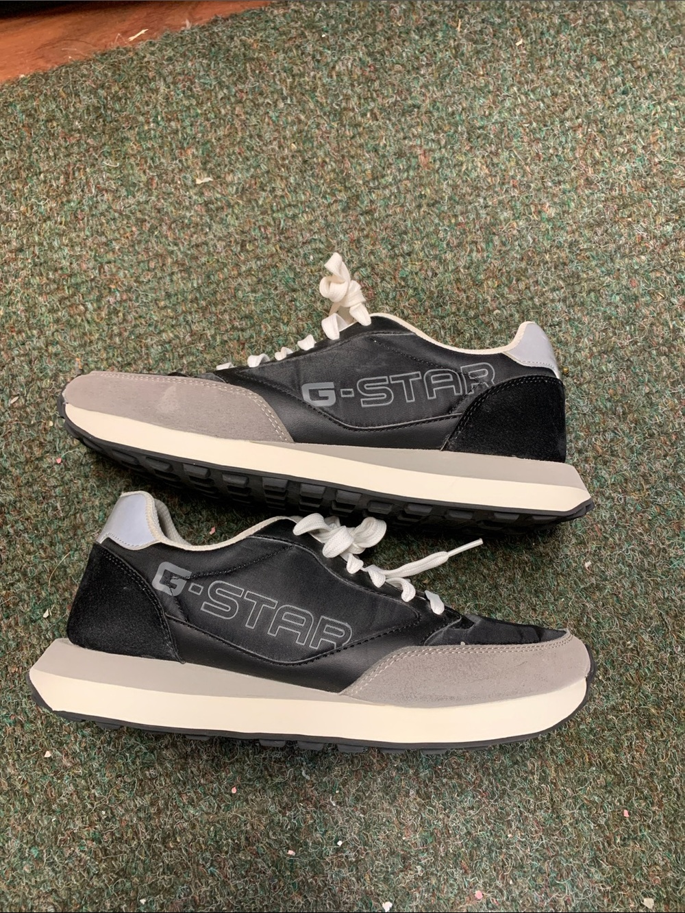 Men's two-tone casual lace-up sneakers